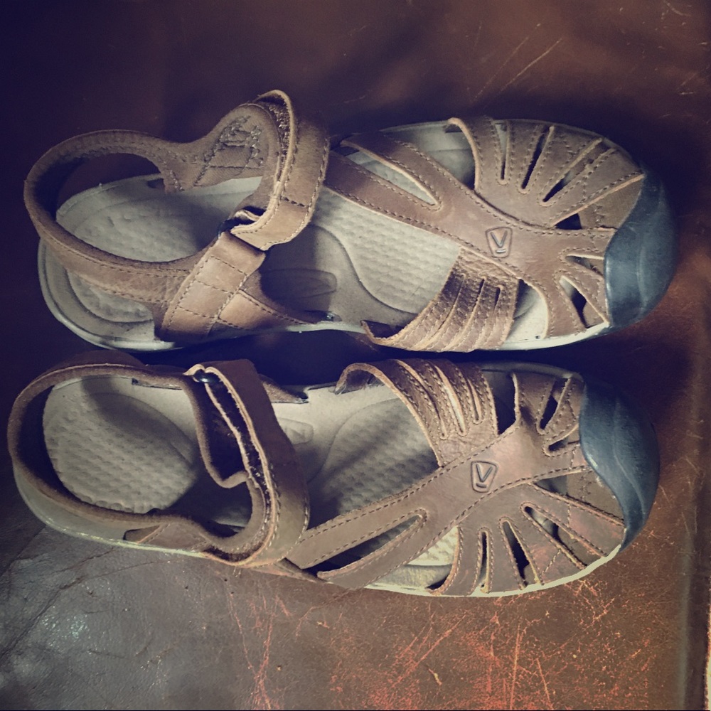 Keen closed toe leather sandal, size 9.5